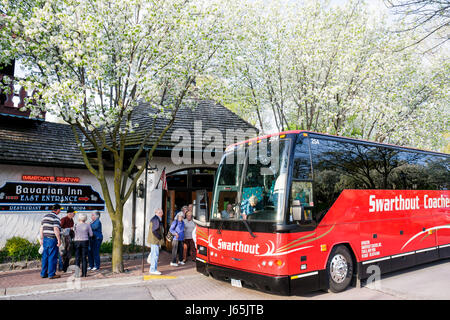Michigan Frankenmuth, deutsche ethnische Gemeinschaft, Bayerisches Gasthaus, Restaurant Restaurants Essen Essen Café Cafés, Küche, Tour Bus, Bus, Charter, Mann Männer männlich, wo Stockfoto