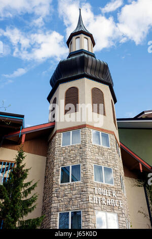 Michigan Frankenmuth, deutsche ethnische Gemeinde, Bayerisches Gasthaus, Lodge, Gebäude, Hotel, Turm, Eingang, Vorderseite, Außenseite, Vorderseite, Eingang, MI090508002 Stockfoto