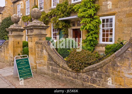 Broadway, alte Cotswold Dorf mit Hotel Lygon arme alte Einrichtung und Innenausstattung, Gärten. Alten Cotsworld Stone Villa, Landhaus, High Street, Deli, UK Stockfoto