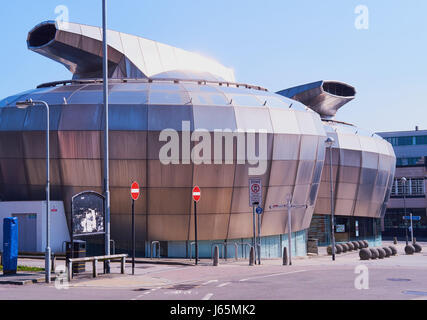 Edelstahl-Trommeln der Sheffield Hallam University Student Union (von Nigel Coates), Sheffield, South Yorkshire, England Stockfoto