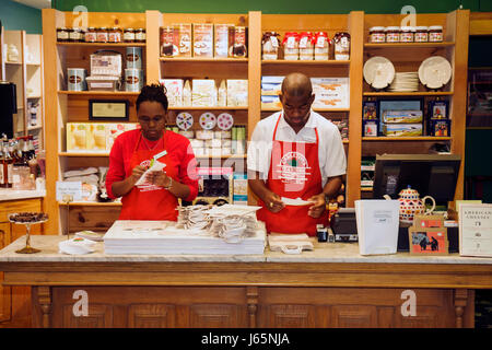 Mackinac Island Michigan, Historic State Parks Park Mackinaw, Straits of, Lake Huron, Grand, Hotel, Carleton's Tea Store Sweets 'n Things, Shopping Shopper Stockfoto