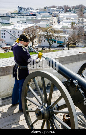 Mackinac Island Michigan, Historic State Parks Park Mackinaw, Straits of, Lake Huron, Fort Mackinac, kostümierter Dolmetscher, 1878 Soldaten, Demonstration, Reenac Stockfoto