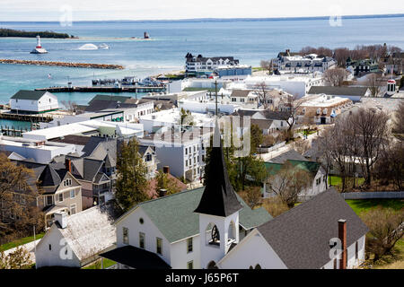 Mackinac Island Michigan, Historic State Parks Park Mackinaw, Straits of, Lake Huron, Fort Mackinac, Aussicht, Frühfrühling, Stadt, Kirchturm, Gebäude, Skyline der Stadt, Stockfoto