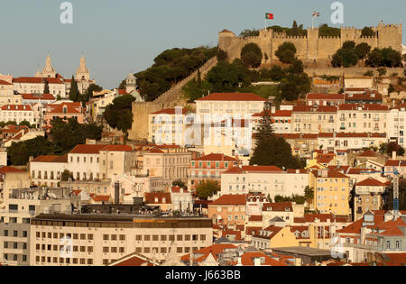 Lissabon, Portugal-Skyline mit Sao Jorge Castle und Alfama Viertel. Lissabon, Portugal Stockfoto