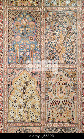 Teppich aus Wolle und Seide von klassischem Design, Delhi, Indien am 13. Februar 2016. Stockfoto