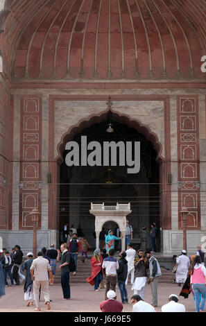 Die spektakuläre Architektur der großen Freitagsmoschee (Jama Masjid) am 13. Februar 2016, Delhi, Indien. Stockfoto