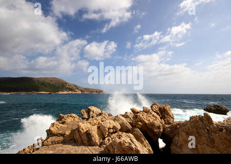 Mallorca Wasser Mittelmeer Salzwasser Meer Ozean Küste windig stürmisch Stockfoto