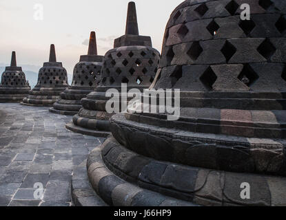 Stupas auf Tempel Borobudur in Indonesien. Die Insel Java. Eine gute illustration Stockfoto