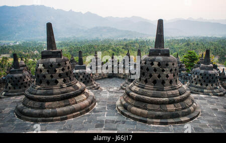 Stupas auf Tempel Borobudur in Indonesien. Die Insel Java. Eine gute illustration Stockfoto