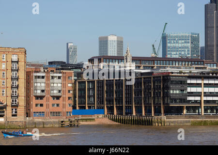 Blick von der Themse. Angel Court, London, Vereinigtes Königreich. Architekt: Fletcher Priester, 2017. Stockfoto