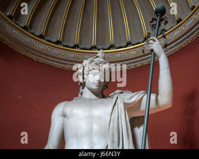 Rom. Italien. Das Braschi Antinoos Statue, die Runde Halle Pio Clementino Museum, Vatikanischen Museen. Musei Vaticani.  Kolossale Skulptur des Antinoos (ca. Stockfoto