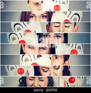 Trauriges Mädchen versteckt sich hinter der Maske Stockfoto, Bild