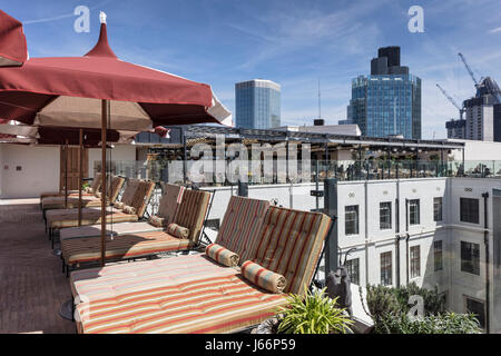 Restaurant auf der Dachterrasse. Das Ned Hotel, London, Vereinigtes Königreich. Architekt: Sir Edwin Lutyens, 2014. Stockfoto