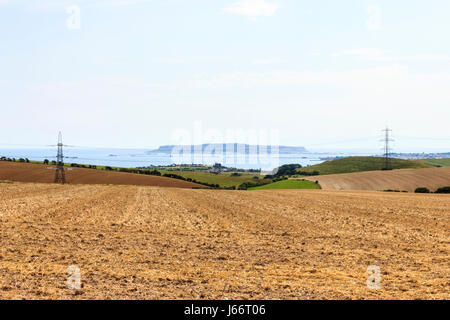 Blick auf einem abgeernteten Getreidefeld Stoppeln, die Insel in der Nähe von Portland, Dorset, Großbritannien Stockfoto