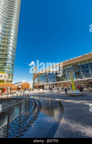 Mailand, Italien - 28. April 2017: Moderne Hochhäuser am Porta Nuova in Mailand, Italien. Porta Nuova ist das Hauptgeschäft von Mailand. Stockfoto