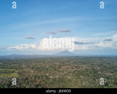 Nicaragua Regenwald Luftbild an hellen Sonnentag. Nicaragua Landschaftsansicht von Drohne Stockfoto