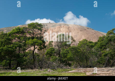 Großer Granit Felsvorsprung auf Sie Yangs Regional Park, Victoria, Australien Stockfoto