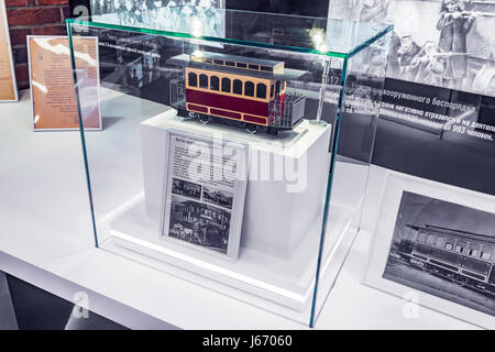 Mytischi, Gebiet Moskau, Russland, 16. Mai 2017: Straßenbahn Pferd Kutsche Modell innerhalb der Metrovagonmash-Museum. Stockfoto