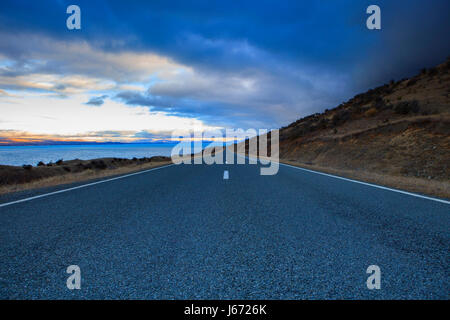 Asphalt Autobahn in Aoraki - ähnelte Nationalpark Neuseeland Stockfoto