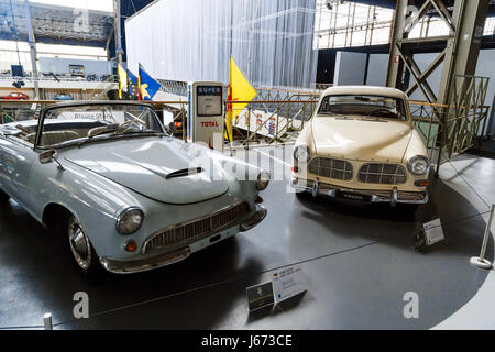 Brüssel, Belgien - 9. Juli 2016: Automotive Museum mit klassischen Automobilen Sammlungsausstellung im Cinquantenaire Parc in Belgien. Stockfoto