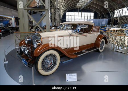 Brüssel, Belgien - 9. Juli 2016: Automotive Museum mit klassischen Automobilen Sammlungsausstellung im Cinquantenaire Parc in Belgien. Stockfoto