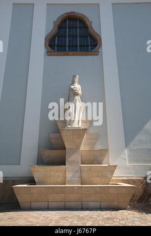 Statue des Heiligen Hedvig, weißen Kirchen von Vác Stadt im Komitat Pest, am Donauknie nördlich von Budapest, Ungarn, Europas Stockfoto