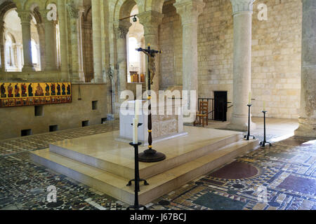 Der Altar in der Kirche von Fleury Abtei Saint Benoit Sur Loire, Frankreich Stockfoto