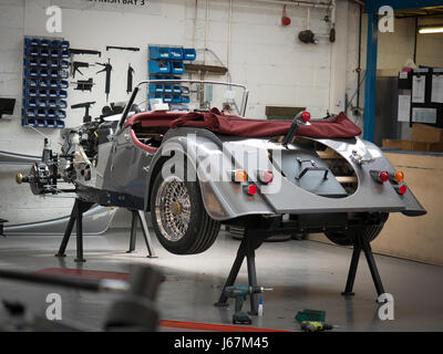 Morgan Motor Cars werden noch in Malvern, England hergestellt, wie sie im frühen 20. Jahrhundert waren. Die handgefertigten Autos sind von begrenzter Produktion und Stockfoto