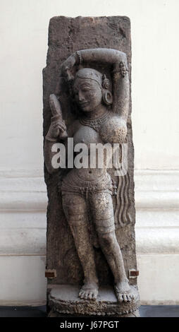 Darpanika aus dem 14. Jahrhundert gefunden in Khondalit Puri, Odisha jetzt ausgesetzt im Indian Museum in Kalkutta, Westbengalen, Stockfoto