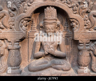 Gekrönten Buddha aus 9. Jahrhundert fand in Uttar Pradesh ausgesetzt nun im Indian Museum in Kalkutta, Westbengalen, Indien Stockfoto