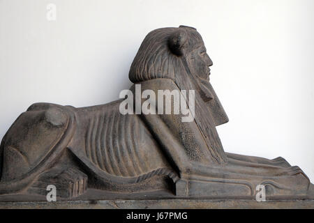 Sphinx aus der ägyptischen Sammlung, Indian Museum in Kalkutta, Westbengalen, Indien am 9. Februar 2016. Stockfoto