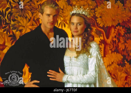 DIE Braut des Prinzen 1987 20. Jahrhundert Fox Film mit Cary Elwes als der Mann in schwarz und Robin Wright als Butterblume Stockfoto