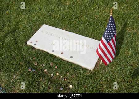 RFK Robert Francis Kennedy Grab mit Münzen Arlington Friedhof Washington DC USA Stockfoto