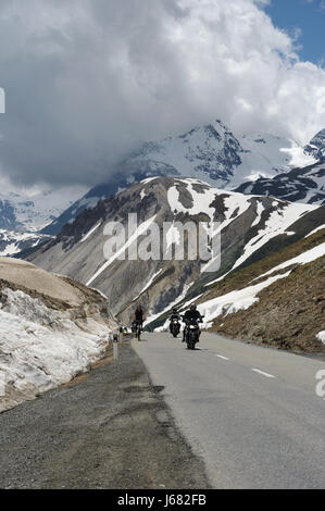 Motorrad, Motorradfahrer, Mountainbike-Touren, Mountainbike-Touren, Livigno Pass, Alpen Stockfoto