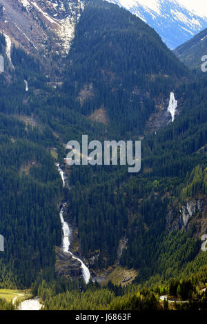 Krimmler Wasserfälle am Gerlospass, Österreichische Alpen, Österreich. Krimmler ist ein tiered Wasserfall. Die Oberstufe hat einen Rückgang von 140 Metern, die Mitte von 100 Stockfoto
