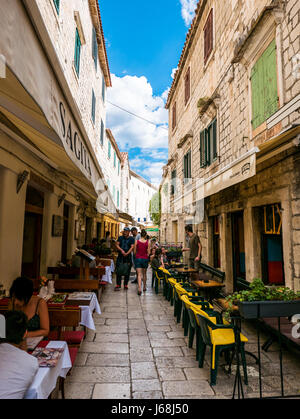 Omis, Kroatien - 18. Juli 2016 - alte Stadt Omis in der Nähe von Split, Kroatien, an einem schönen sonnigen Tag. Stockfoto