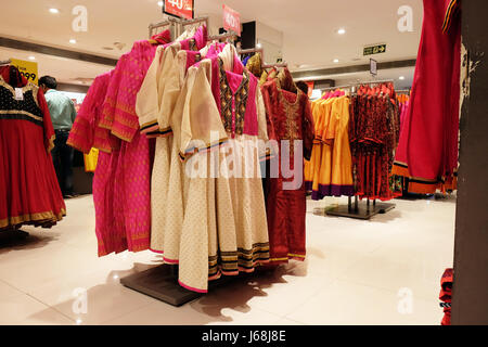 Indische Bekleidung Shop im neuen Marktgebiet, Kolkata, Indien am 9. Februar 2016. Stockfoto