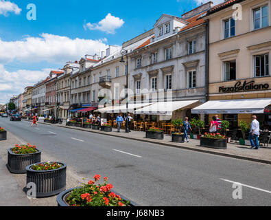 Warschau, Polen - 3. Juni 2016 - neue Weltzentrum in Warschau, Polen, an einem sonnigen Tag. Stockfoto