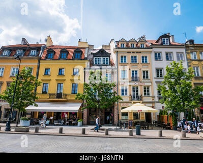 Warschau, Polen - 3. Juni 2016 - bunte Architektur im Stadtzentrum von Warschau, Polen, an einem sonnigen Tag. Stockfoto