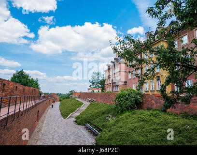 Warschau, Polen - 3. Juni 2016 - bunte Altstadt in Warschau, Polen, an einem schönen sonnigen Tag. Stockfoto