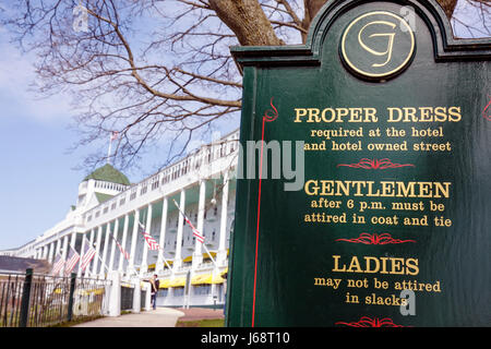 Mackinac Island Michigan, Historic State Parks Park Mackinaw, Straits of, Lake Huron, Grand, Hotel, Frühfrühling, erbaut 1887, viktorianisch, Schild, Kleiderordnung, ordentlich Stockfoto