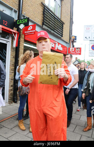 London, UK. 20. Mai 2017. Fans kleiden sich in Fancy Dress Kostüme für die HSBC Rugby Sevens World Series Turnier in Twickenham London Credit: Amer Ghazzal/Alamy Live-Nachrichten Stockfoto