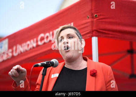 Ashley Dalton, Labour-Kandidat für Rochford & Southend East. Tragen Sie rot Stockfoto