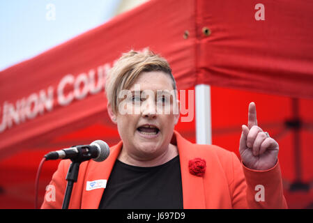 Ashley Dalton, Labour-Kandidat für Rochford & Southend East. Tragen Sie rot Stockfoto