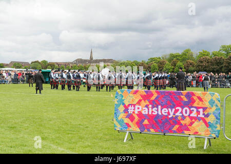 Paisley, Schottland, Vereinigtes Königreich. 20. Mai 2017. UK-Wetter - dunkle Wolken in Paisley am britischen Pipe Band Championships 2017.  Paisley bieten für UK Stadt von Kultur 2021 Credit: Kay Roxby/Alamy Live News Stockfoto