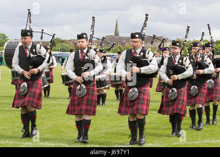 Paisley, Schottland, Vereinigtes Königreich. 20. Mai 2017. UK-Wetter - dunkle Wolken in Paisley am britischen Pipe Band Championships 2017.  Paisley bieten für UK Stadt von Kultur 2021 Credit: Kay Roxby/Alamy Live News Stockfoto