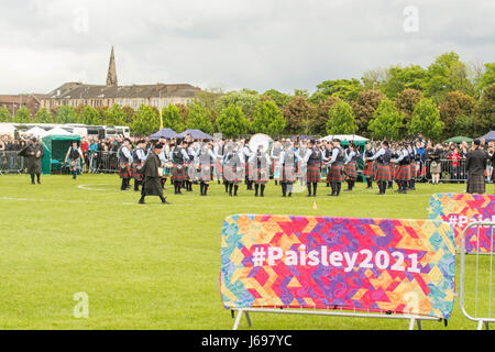 Paisley, Schottland, Vereinigtes Königreich. 20. Mai 2017. UK-Wetter - dunkle Wolken in Paisley am britischen Pipe Band Championships 2017.  Paisley bieten für UK Stadt von Kultur 2021 Credit: Kay Roxby/Alamy Live News Stockfoto