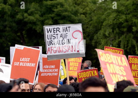 Wien, Österreich.  Samstag, 20. Mai 2017. Zahlreiche afghanische Verbände, nicht-Regierungs-Organisationen und politischen Organisationen protestieren gegen Abschiebungen nach Afghanistan am Samstag. Franz Perc / Alamy Live News. Stockfoto