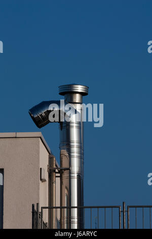 Edelstahl Schornstein für Kaminofen Silber Stockfoto, Bild ...