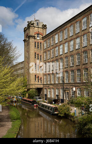 Großbritannien, England, Cheshire, Bollington, Clarence Mühle, ehemalige Textil-Mühle umgebaut zu Wohnungen auf Macclesfield Kanal Stockfoto